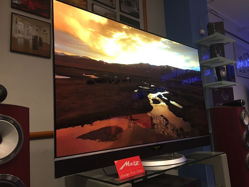 ���������� Metz Novum � ������� Hi-Fi Design:  OLED-������ ������������!