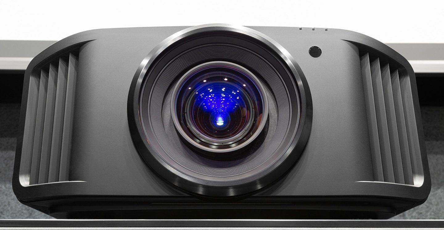 �������� JVC DLA-NX9: �� ����� ���������������