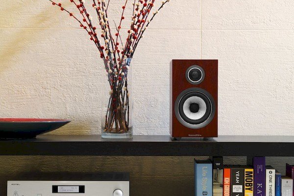 ����� 700-� ����� �� Bowers Wilki