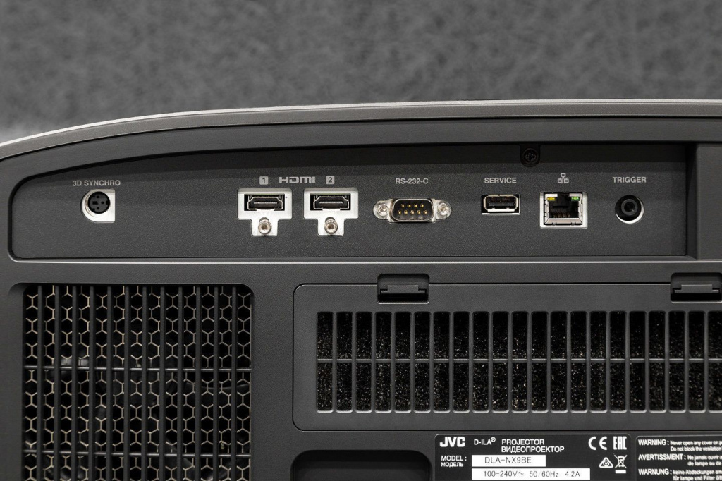 JVC DLA-NX9-4.jpg