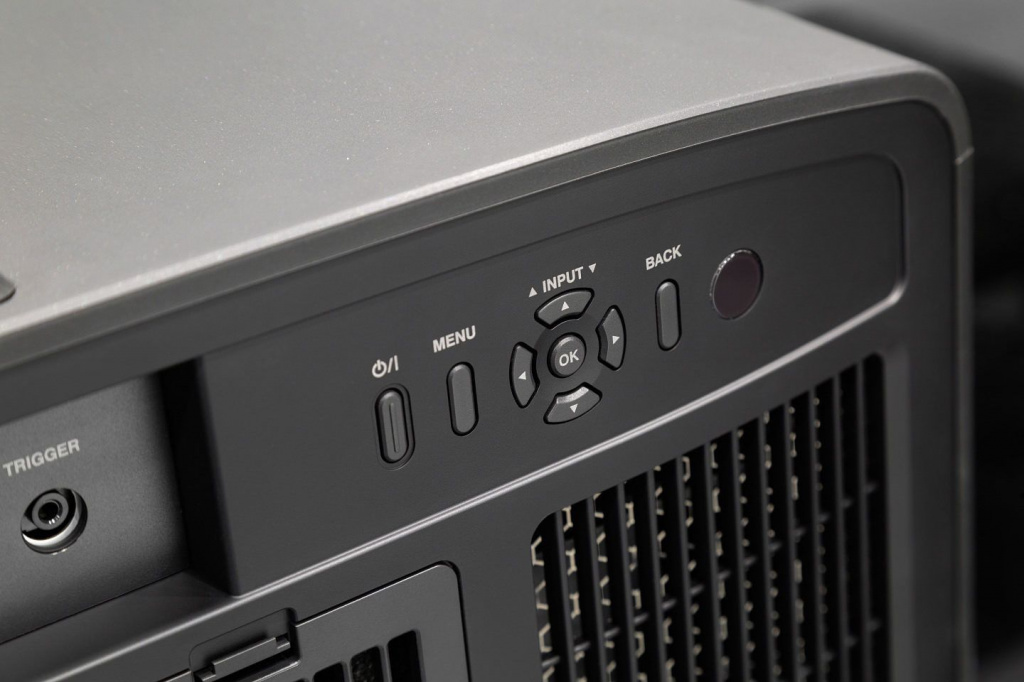 JVC DLA-NX9-3.jpg