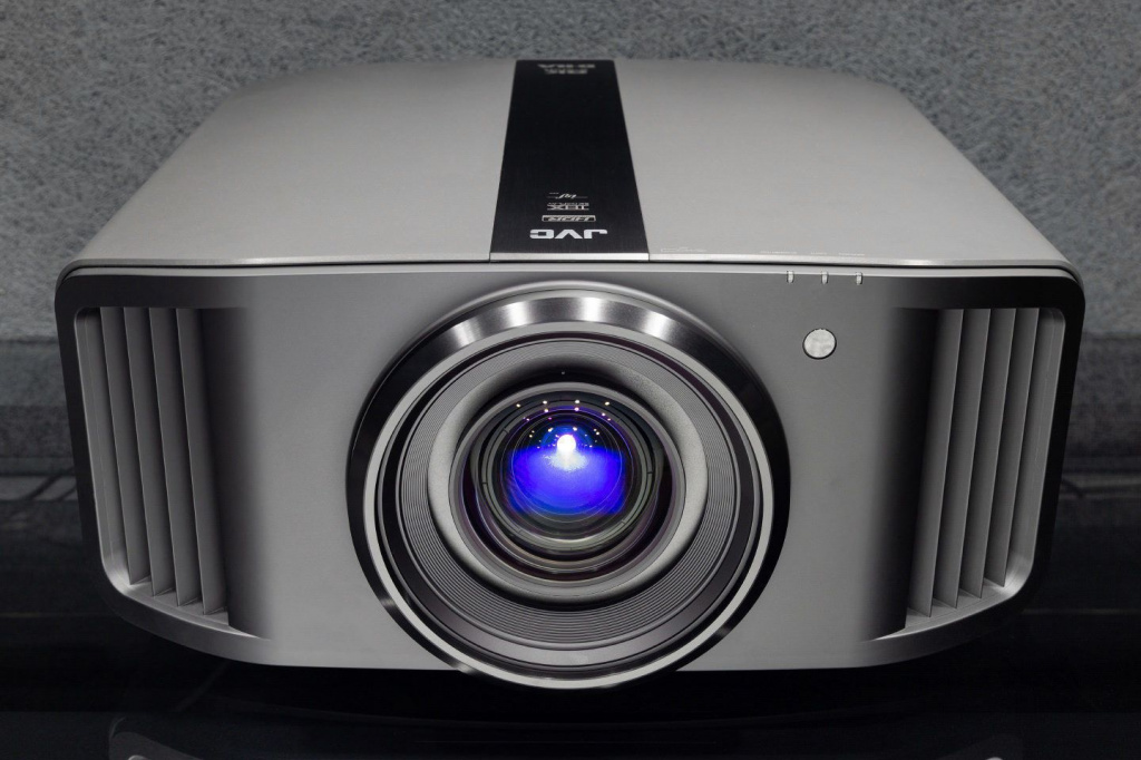 JVC DLA-NX9-2.jpg